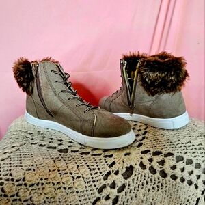 POP Suede and Fur flat ankle shoes size 9.5